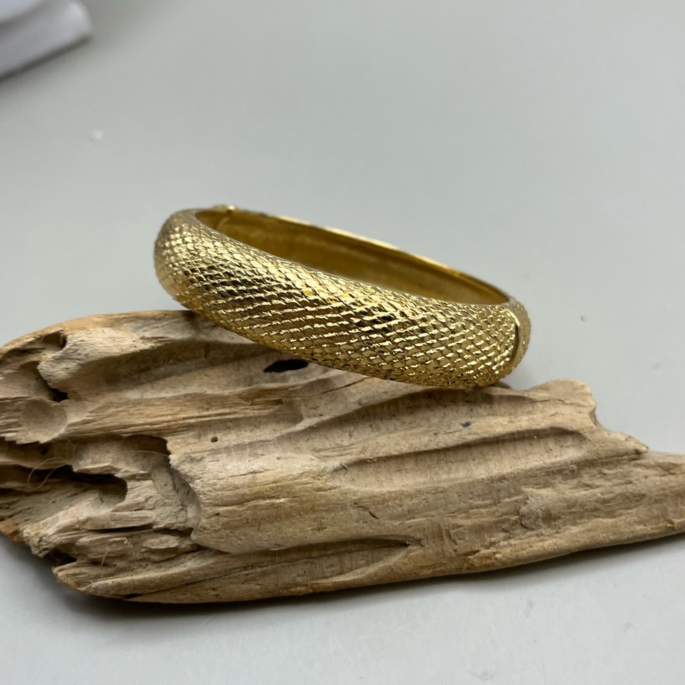 Elegant Gold Tone Textured Bracelet